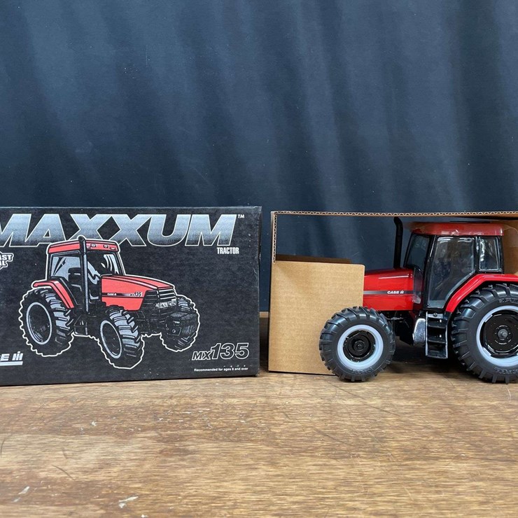 1/16 Case-IH Maxxum MX135 Collector NIB Ertl