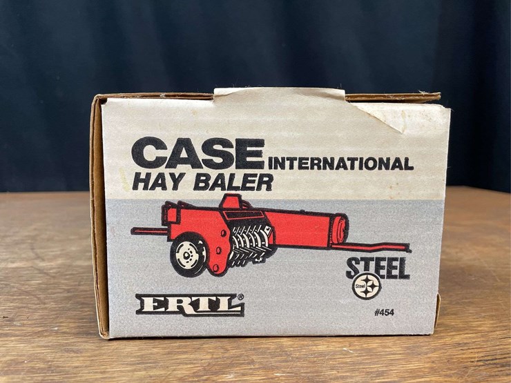 (2)-1/16-farmall-350-+-case-ih-baler-ertl-image-13