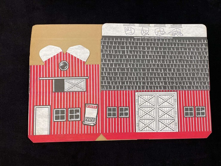 (2)-1/16-ih-cardboard-barn-ertl-image-6