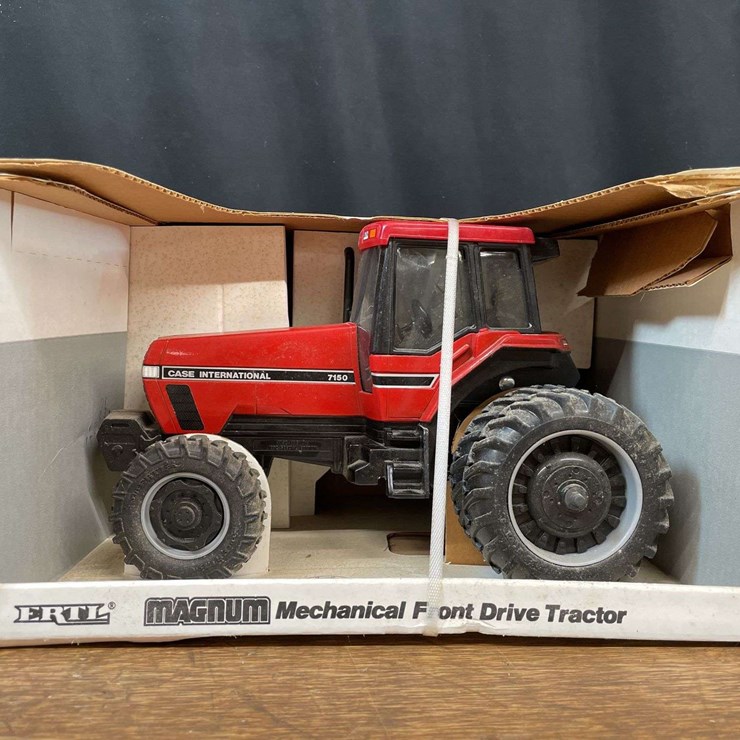 1/16 Case-IH Magnum 7150 Special Edition NIB Ertl