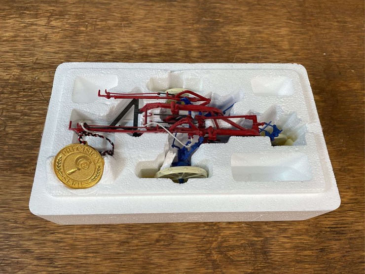 1/16-mccormick-deering-little-genius-plow-precision-nib-ertl-image-3