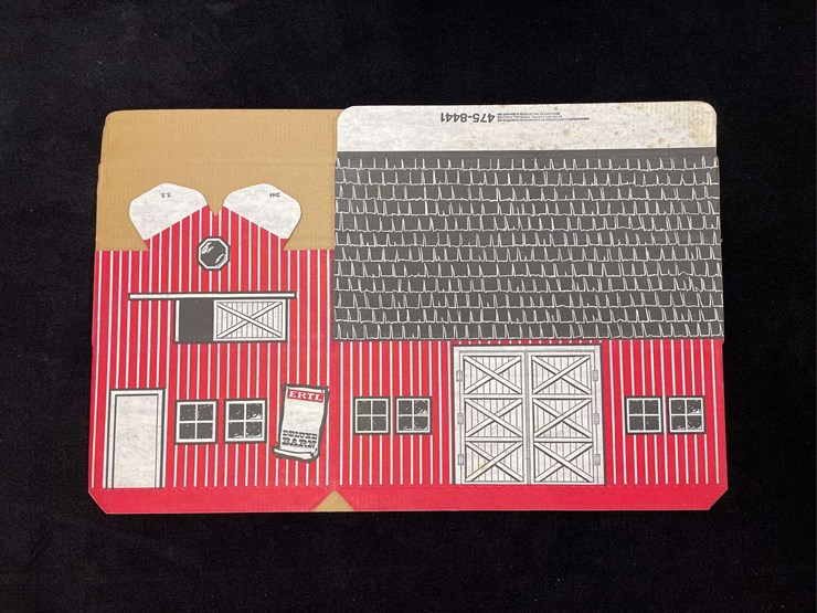 (2)-1/16-ih-cardboard-barn-ertl-image-4