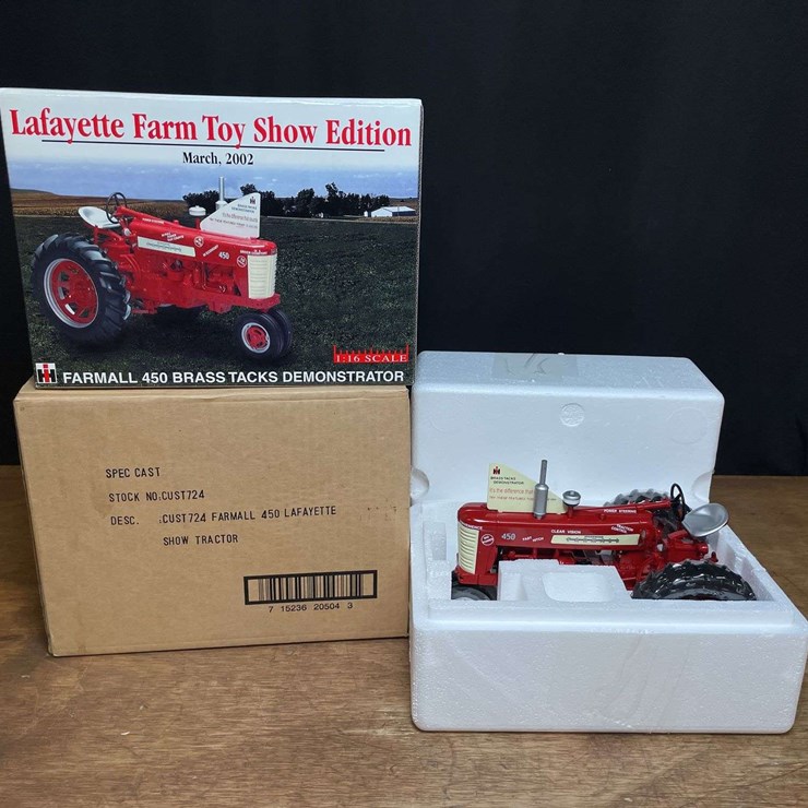 1/16 Farmall 450 Brass Tacks Demonstrator 2002 Lafayette NIB SC