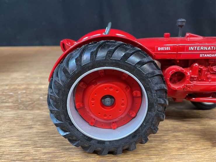 1/16-ih-i-d-9-1993-farm-show-nib-ertl-image-15