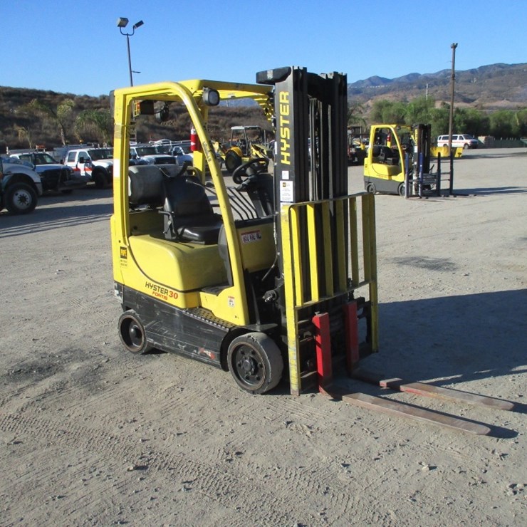 2017 HYSTER S30FT