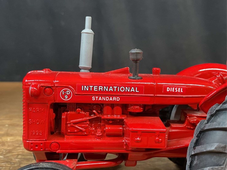 1/16-ih-i-d-9-1993-farm-show-nib-ertl-image-9