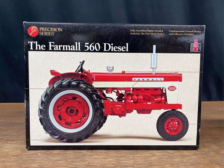 1/16-farmall-560-precison-nib-ertl-image-10