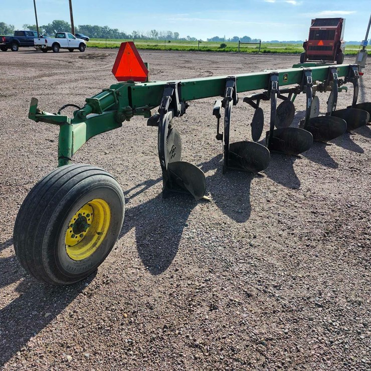 JOHN DEERE 2700