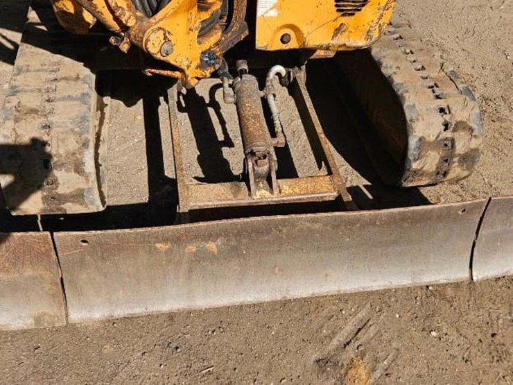 2014-case-cx17b-image-25