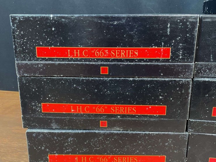 (10)-1/64-ih-66-series-sets-nib-ertl-image-2