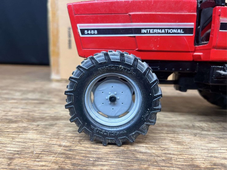 1/16-ih-5488-nib-ertl-image-9