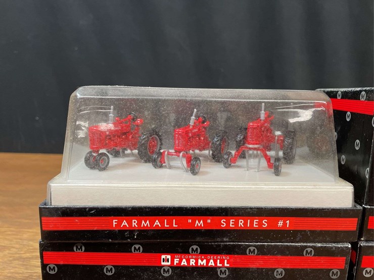(4)-1/64-farmall-m-sets-nib-ertl-image-4