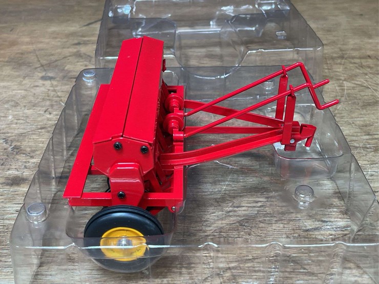massey-ferguson-16-image-9