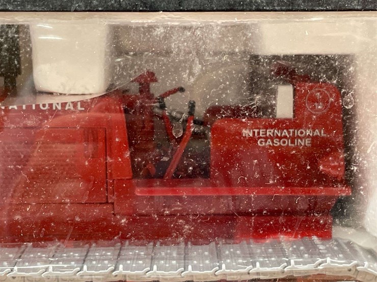 1/16-ih-t-14-crawler-nib-sc-image-11