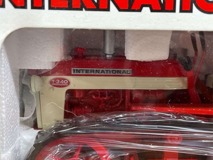 1/16-ih-t-340-crawler-nib-ertl-image-8