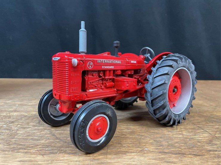 1/16-ih-i-d-9-1993-farm-show-nib-ertl-image-2