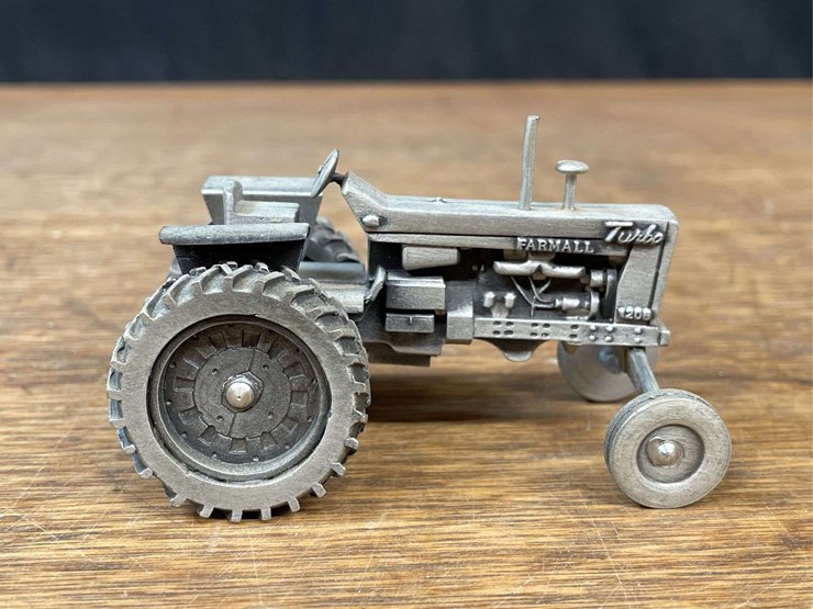 1/43-farmall-1206-pewter-nib-sc-image-6