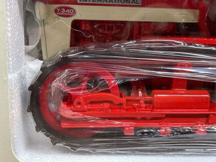 1/16-ih-t-340-crawler-nib-ertl-image-9