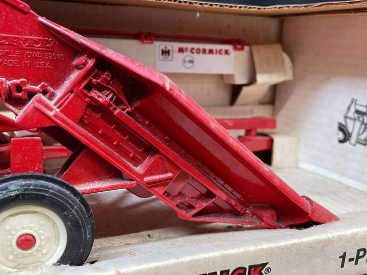 1/16-mccormick-picker-special-edition-nib-ertl-image-11