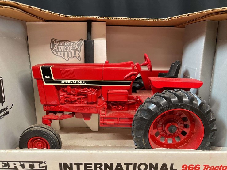 1/16-ih-966-nib-ertl-image-7
