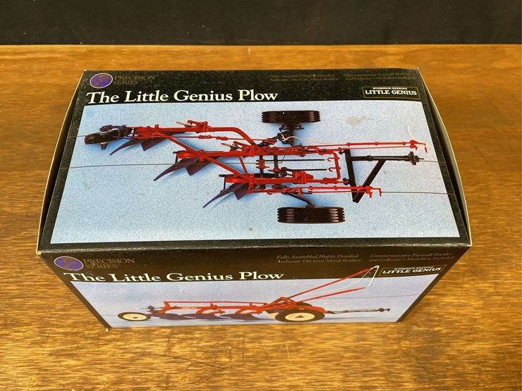 1/16-mccormick-deering-little-genius-plow-precision-nib-ertl-image-15