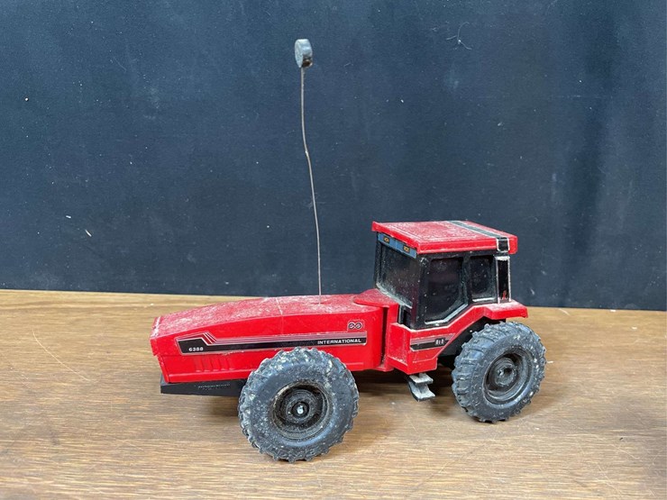 (3)-ih-tractors-+-baler-ertl-image-2