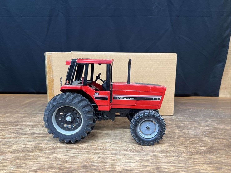 1/16-ih-5488-nib-ertl-image-1