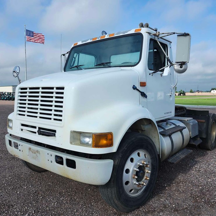 2002 INTERNATIONAL 8100