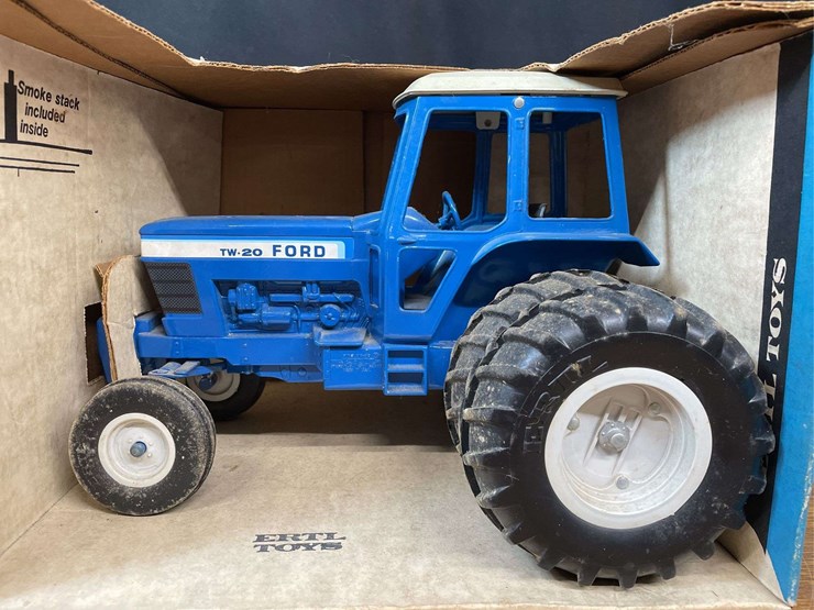 1/12-ford-tw-20-nib-ertl-image-7