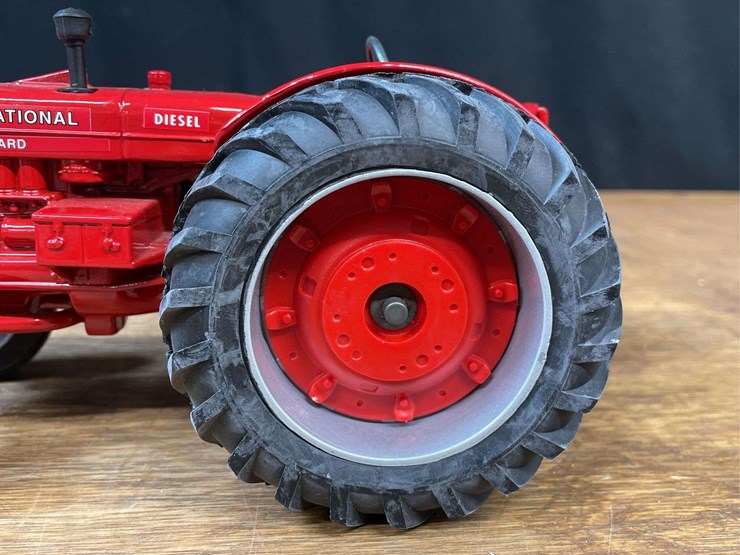 1/16-ih-i-d-9-1993-farm-show-nib-ertl-image-12