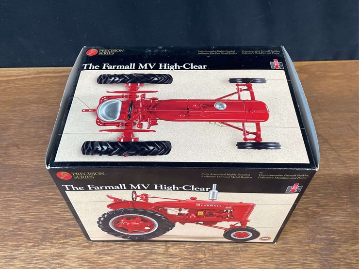 1/16-farmall-mv-high-clear-precison-nib-ertl-image-20