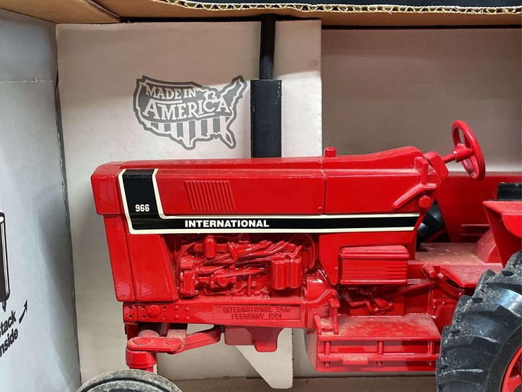 1/16-ih-966-nib-ertl-image-11