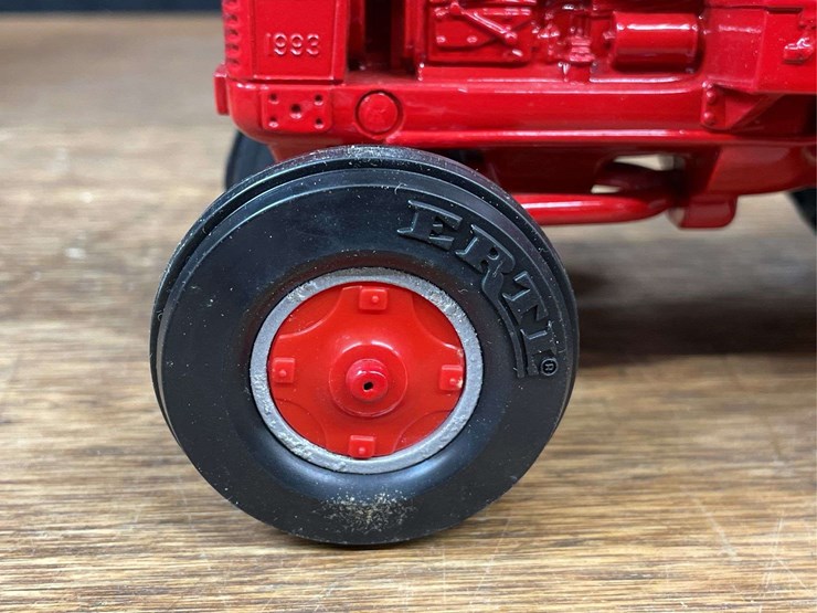 1/16-ih-i-d-9-1993-farm-show-nib-ertl-image-10