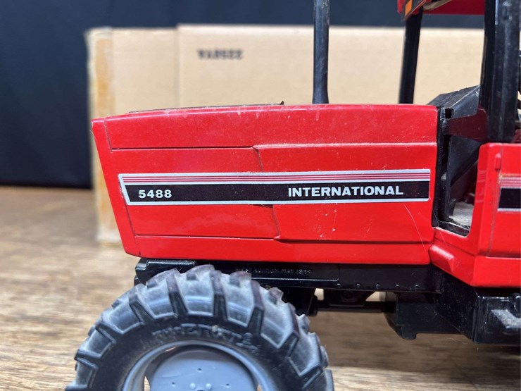 1/16-ih-5488-nib-ertl-image-10