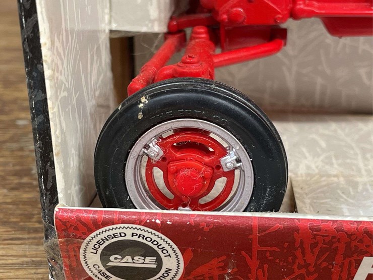 1/16-farmall-230-nib-ertl-image-8