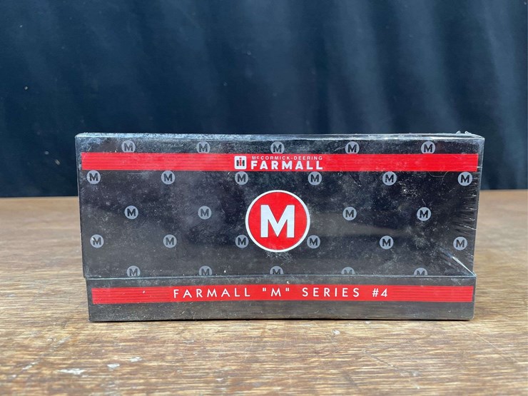 (2)-1/64-farmall-m-sets-nib-ertl-image-11
