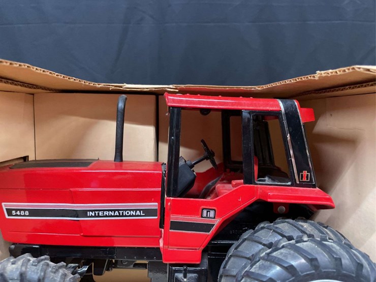1/16-ih-5488-nib-ertl-image-3