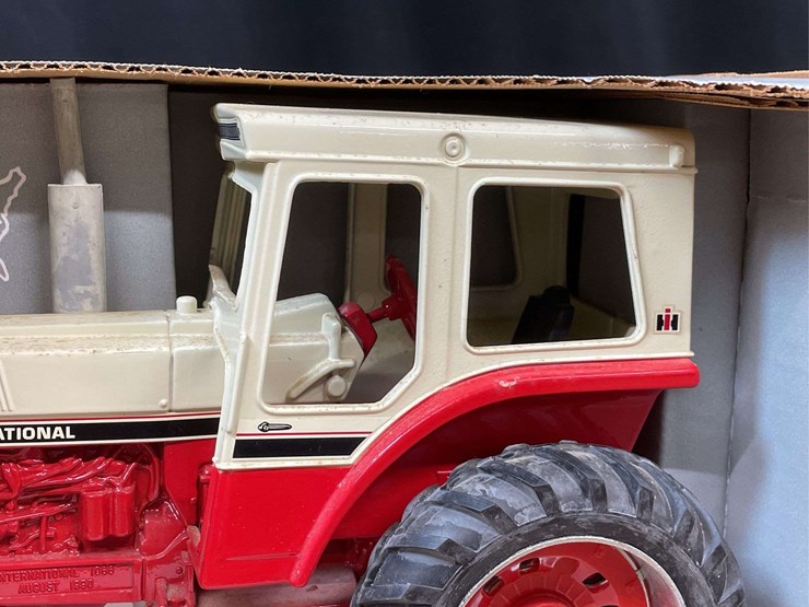1/16-ih-1066-5-millionth-nib-ertl-image-12