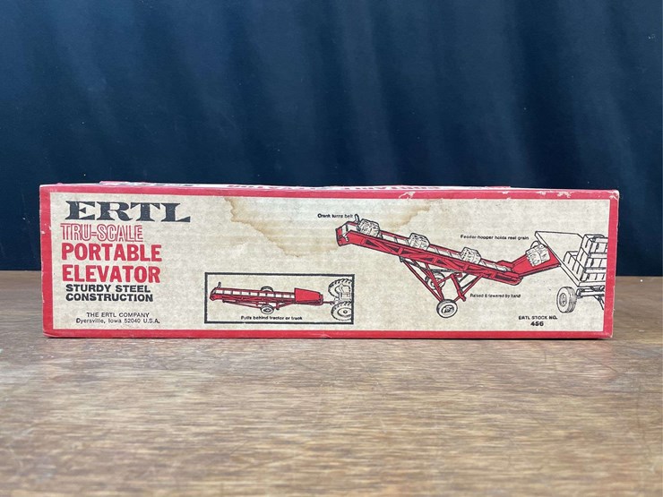 1/16-ih-tru-scale-bale-elevator-nib-ertl-image-4