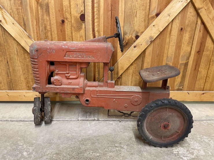 farmall-400-pedal-tractor-eska-image-2