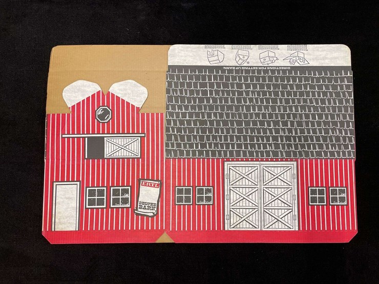 (2)-1/16-ih-cardboard-barn-ertl-image-2