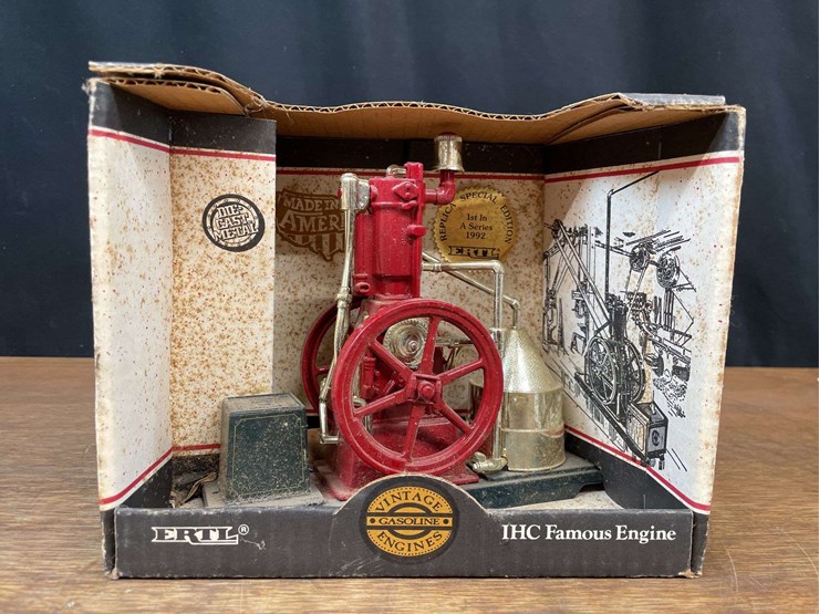 (2)-mccormick-deering-+-ihc-engines-nib-ertl-image-9