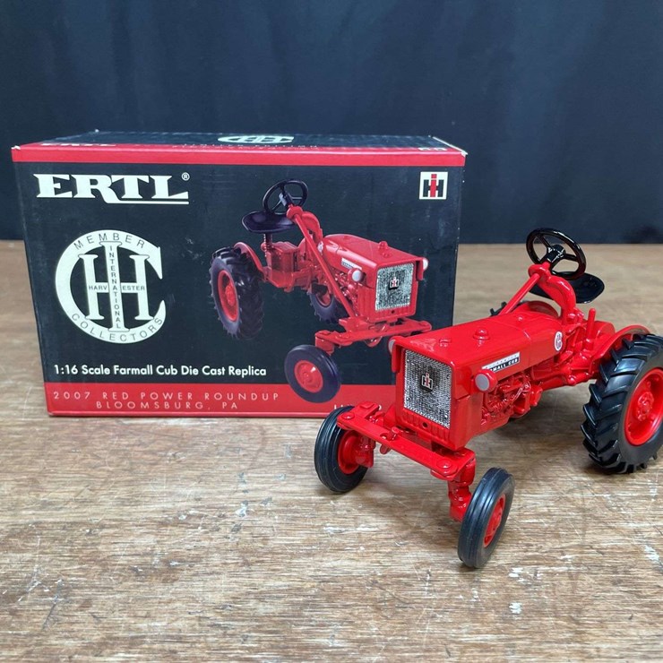 1/16 Farmall Cub 2007 Red Power Roundup NIB Ertl