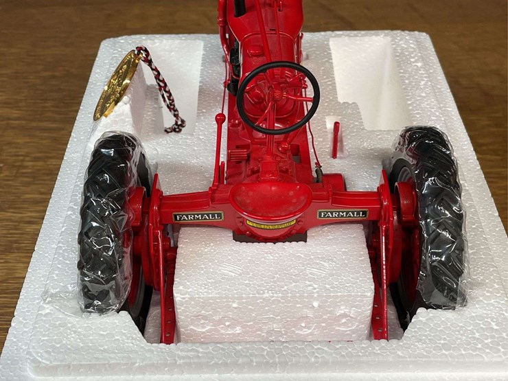 1/16-farmall-f20-precision-nib-ertl-image-10
