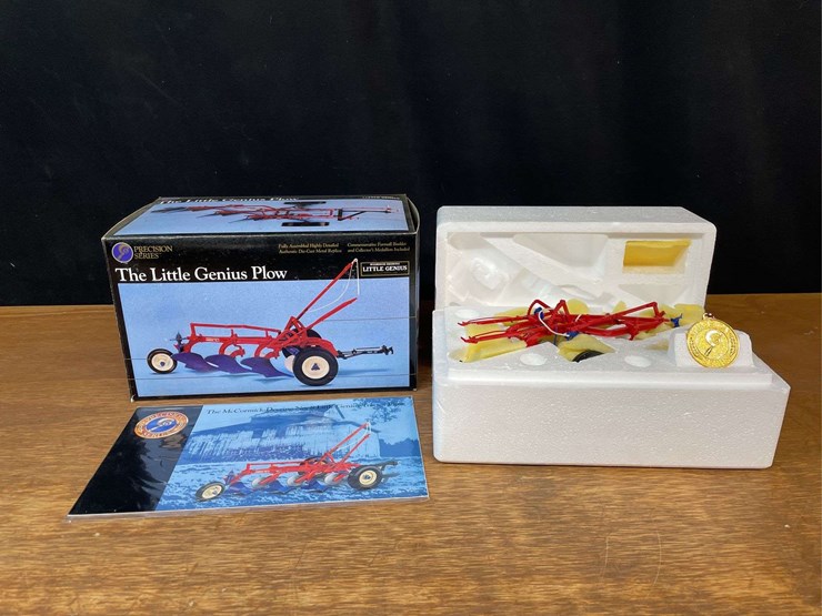 1/16-mccormick-deering-little-genius-plow-precision-nib-ertl-image-1