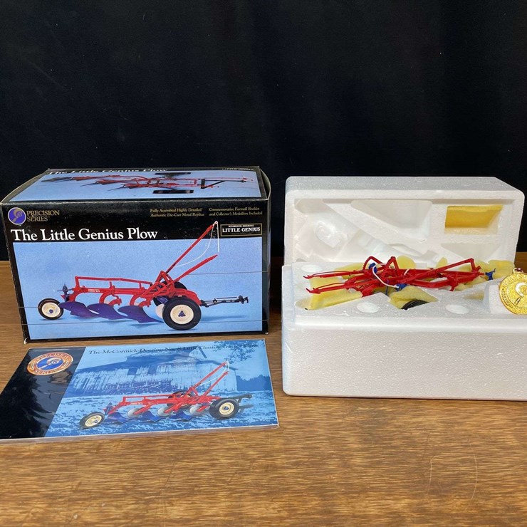 1/16 McCormick-Deering Little Genius Plow Precision NIB Ertl
