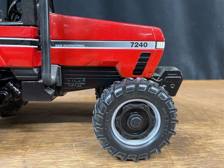 1/16-case-ih-magnum-7240-1994-farm-show-nib-ertl-image-16
