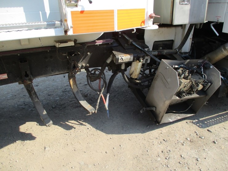 2021-freightliner-114sd-image-21