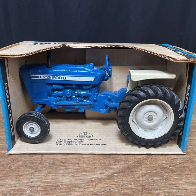 1/12 Ford 4600 NIB Ertl