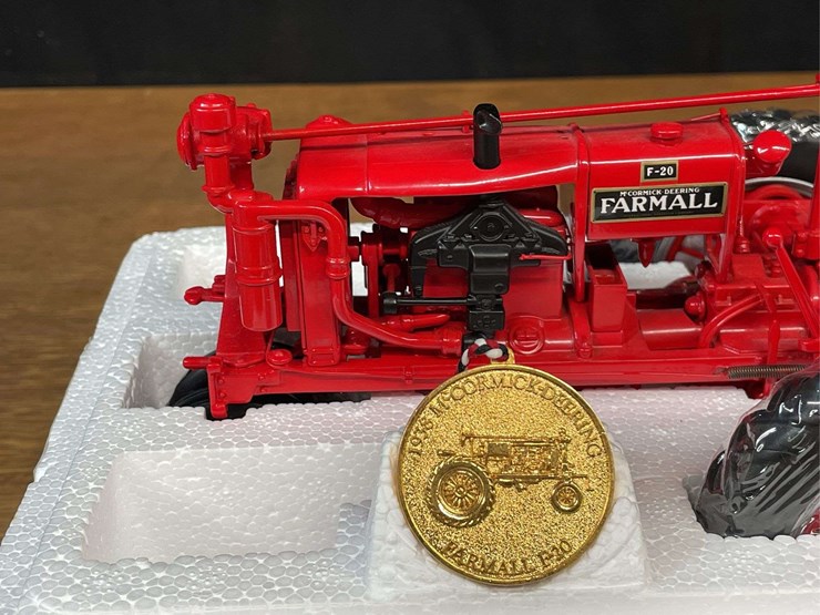 1/16-farmall-f20-precision-nib-ertl-image-8